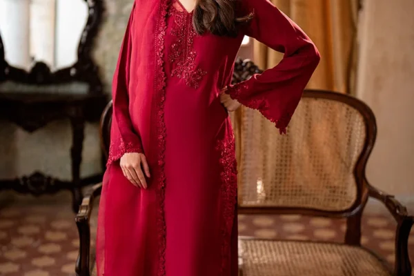 Pakistani Suit UK: Three-Piece Sets Ready to Ship