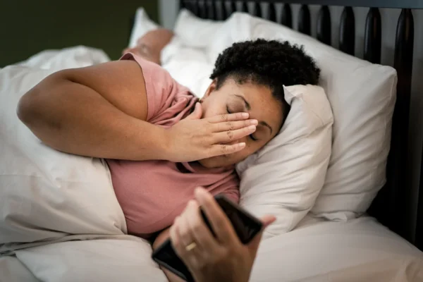 Morning Stomach Nausea: Track Patterns and Meal Timing