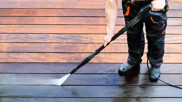 5 Best Pressure Washing Services in St. Petersburg - Find powerful cleaning for driveways, siding, and decks